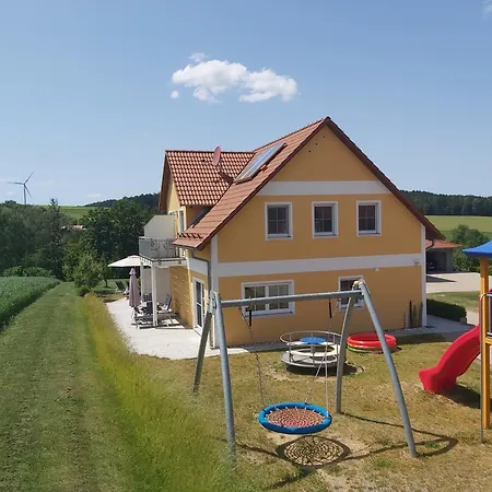 Semesterbostad Ferienhaeuser Schneeberger